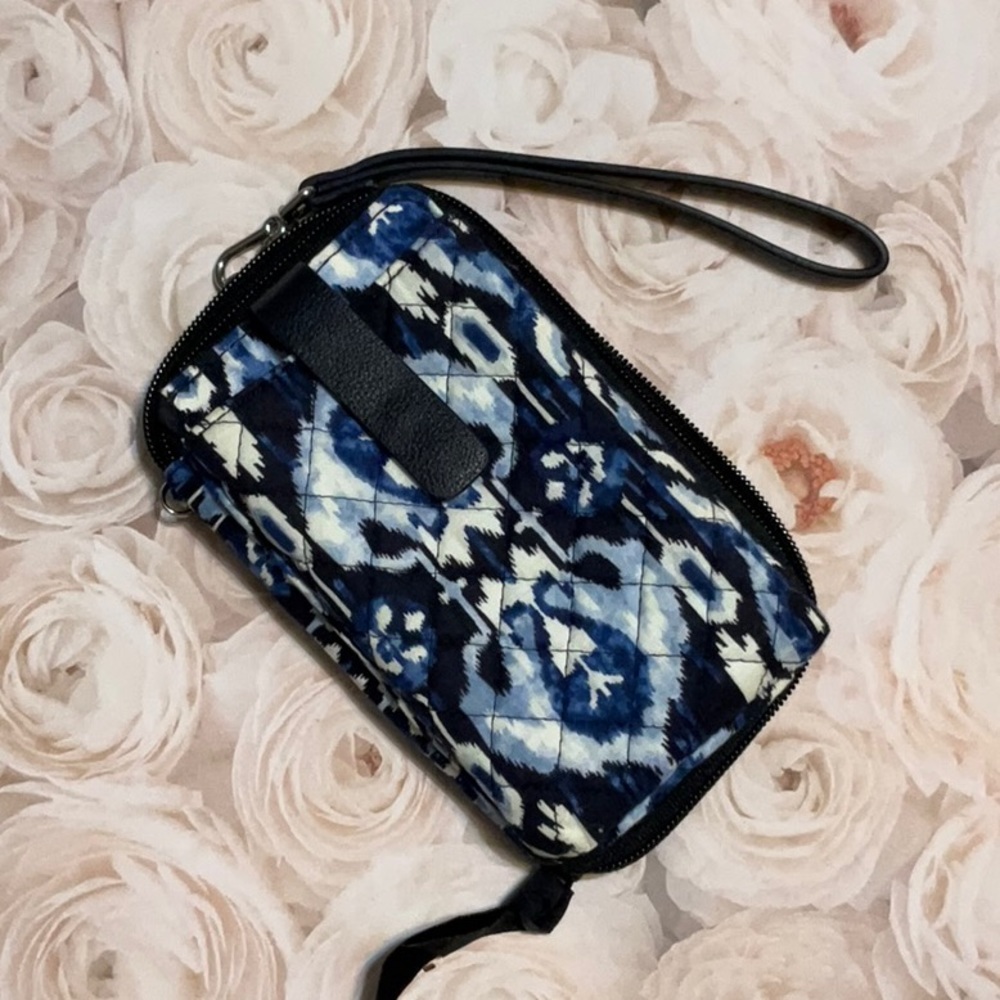 Vera Bradley wristlet - Picture 2 of 3